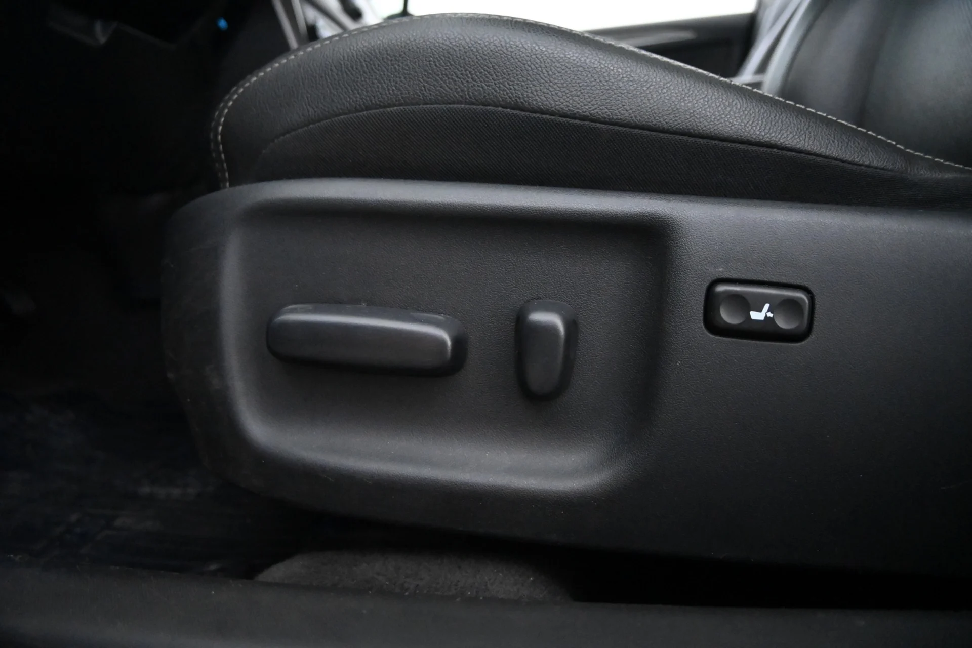 Car Image - 2asLIyYU7LGdXux2GVtLRn