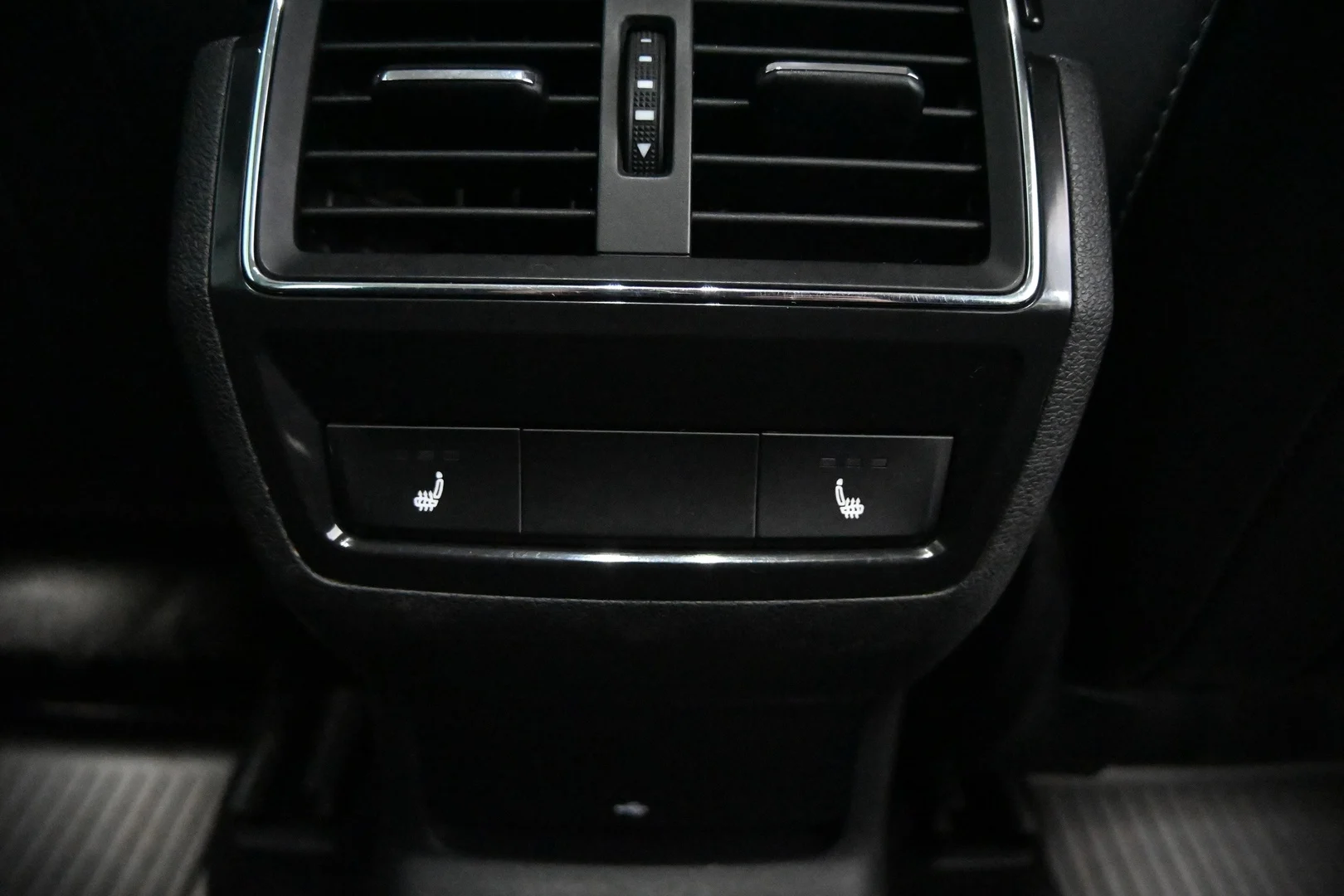 Car Image - 2knnROGUucRrAJABjut7Qz