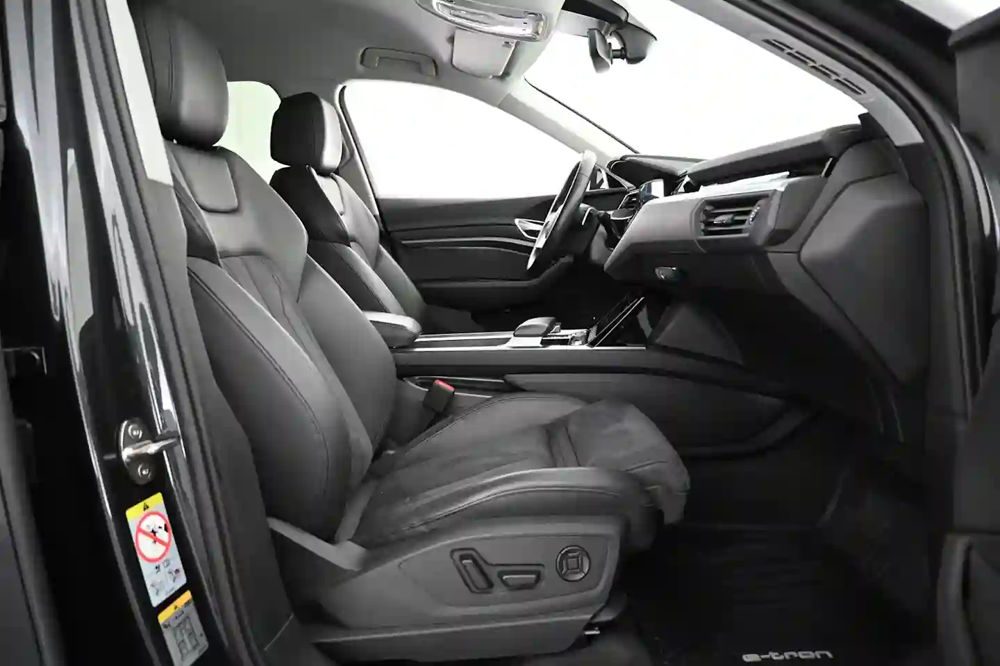 Car Image - 24sD6Bo5vEAe1jEE0vrRfv