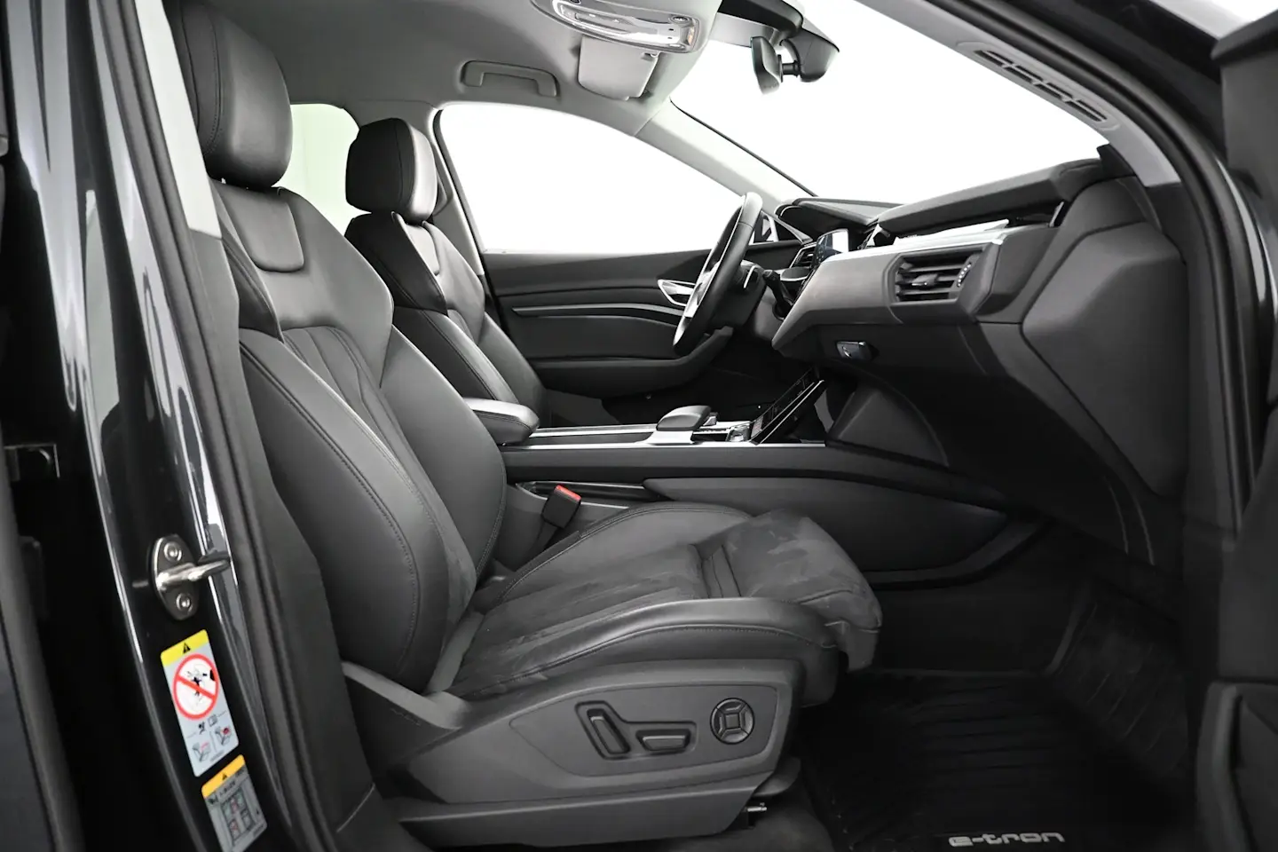 Car Image - 24sD6Bo5vEAe1jEE0vrRfv