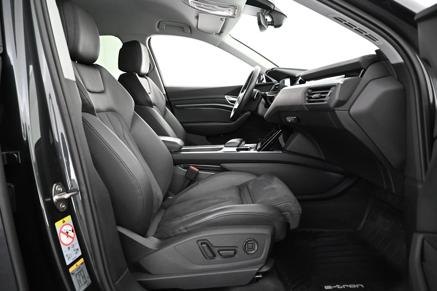 Car Image - 24sD6Bo5vEAe1jEE0vrRfv