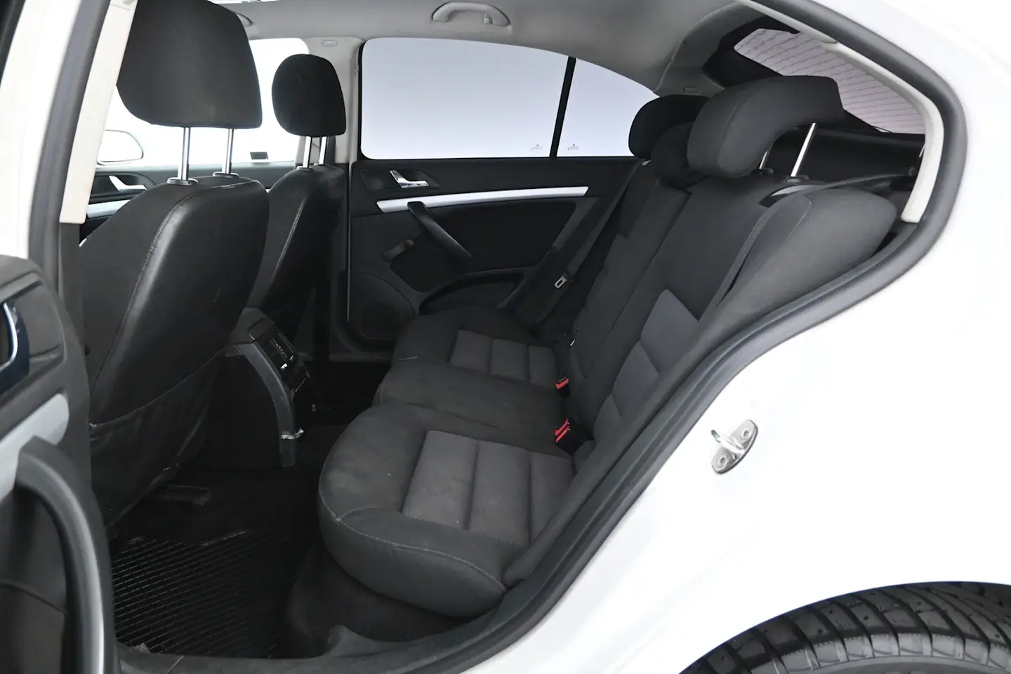 Car Image - 3AEKNisSo0Df0rKN8QrDnu