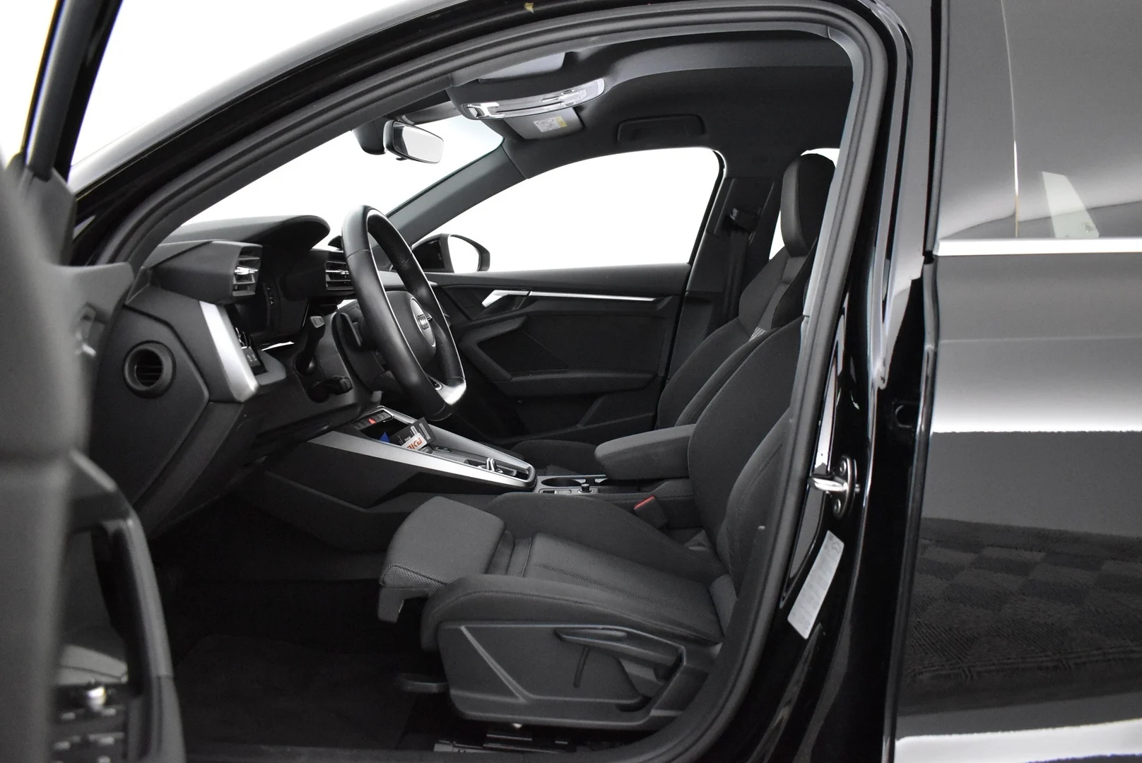 Car Image - 3GqdgNRSaIudOyf4ZguKLy