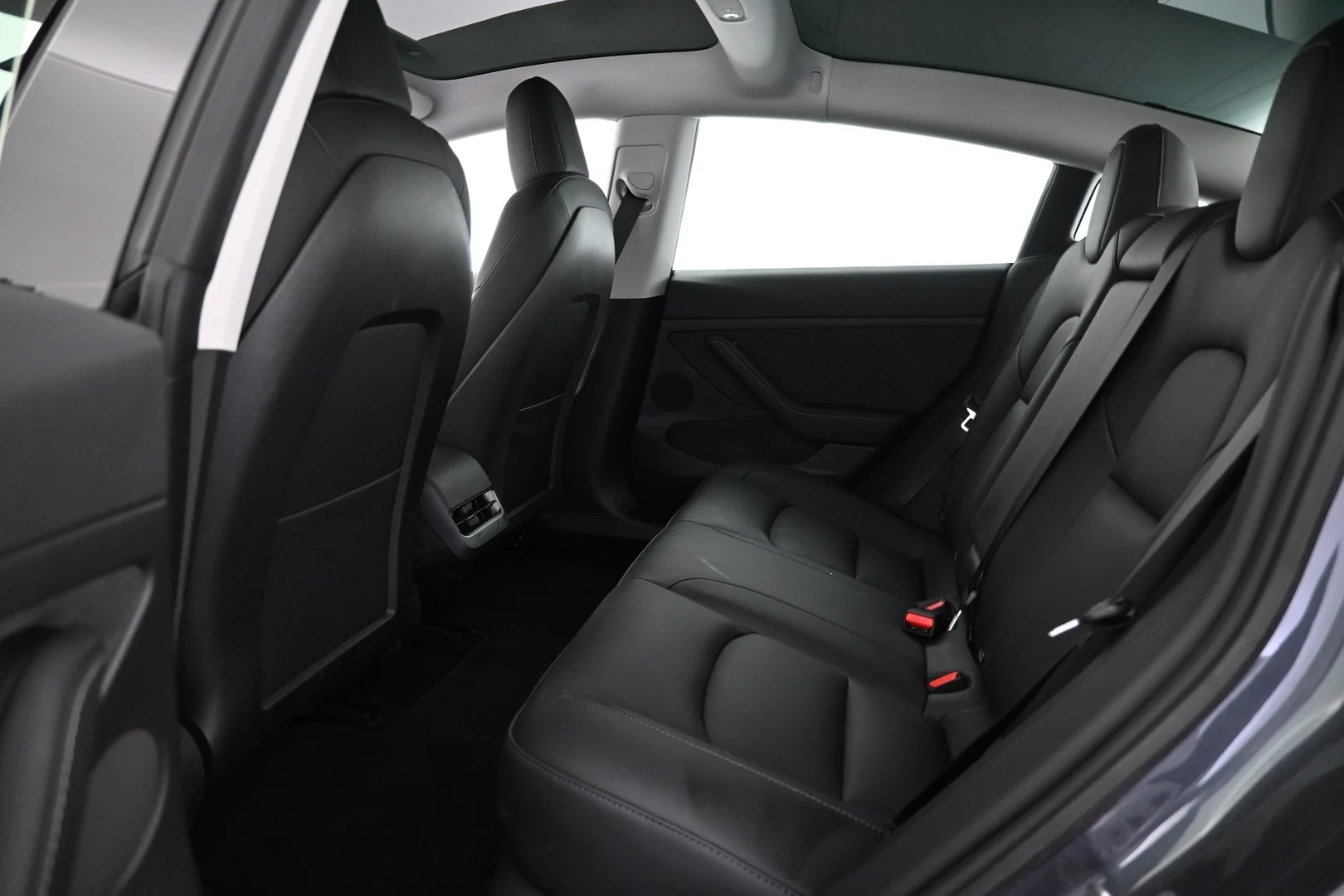 Car Image - KFm5cx3R4Zm6Whj5Lwo5G