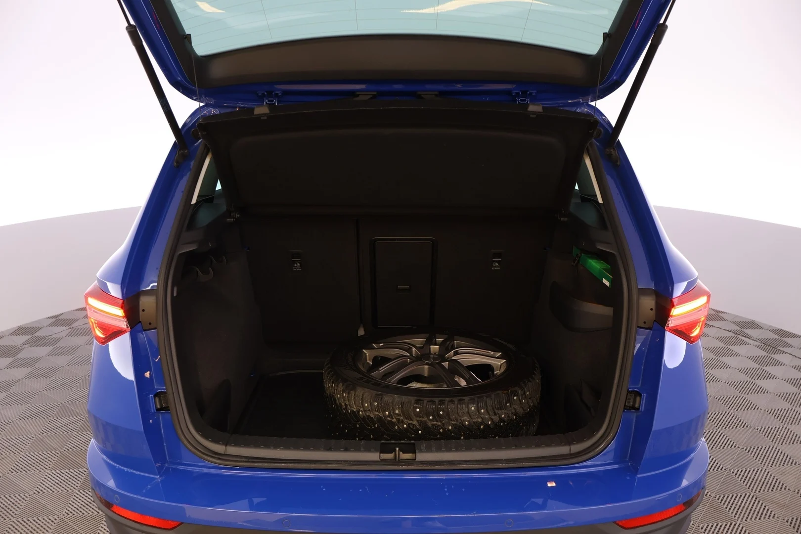 Car Image - 2gdE8d9zN4yehriGYdtD1Z