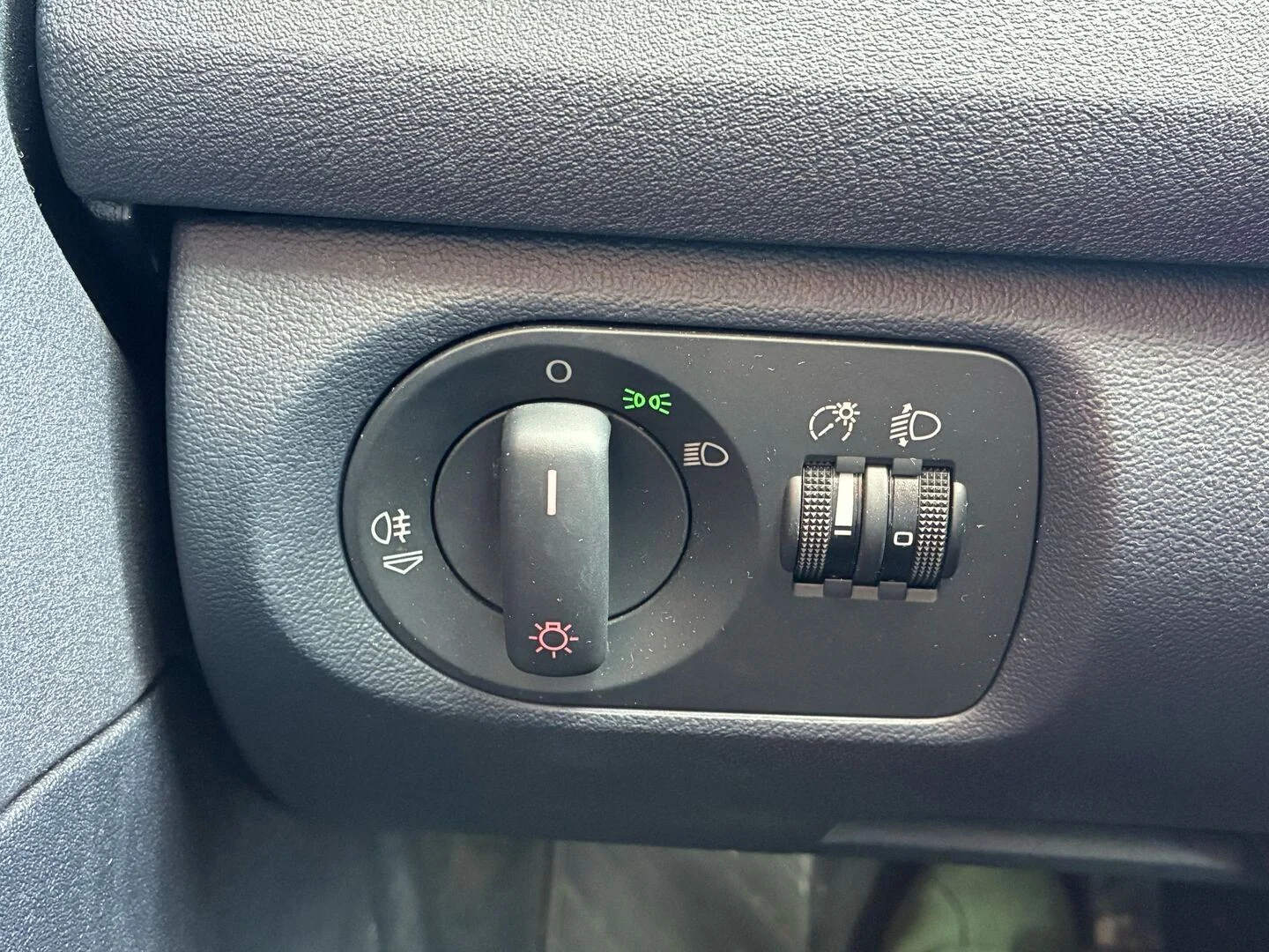 Car Image - 3kIHt33xOUonzCo4Pm2nvn