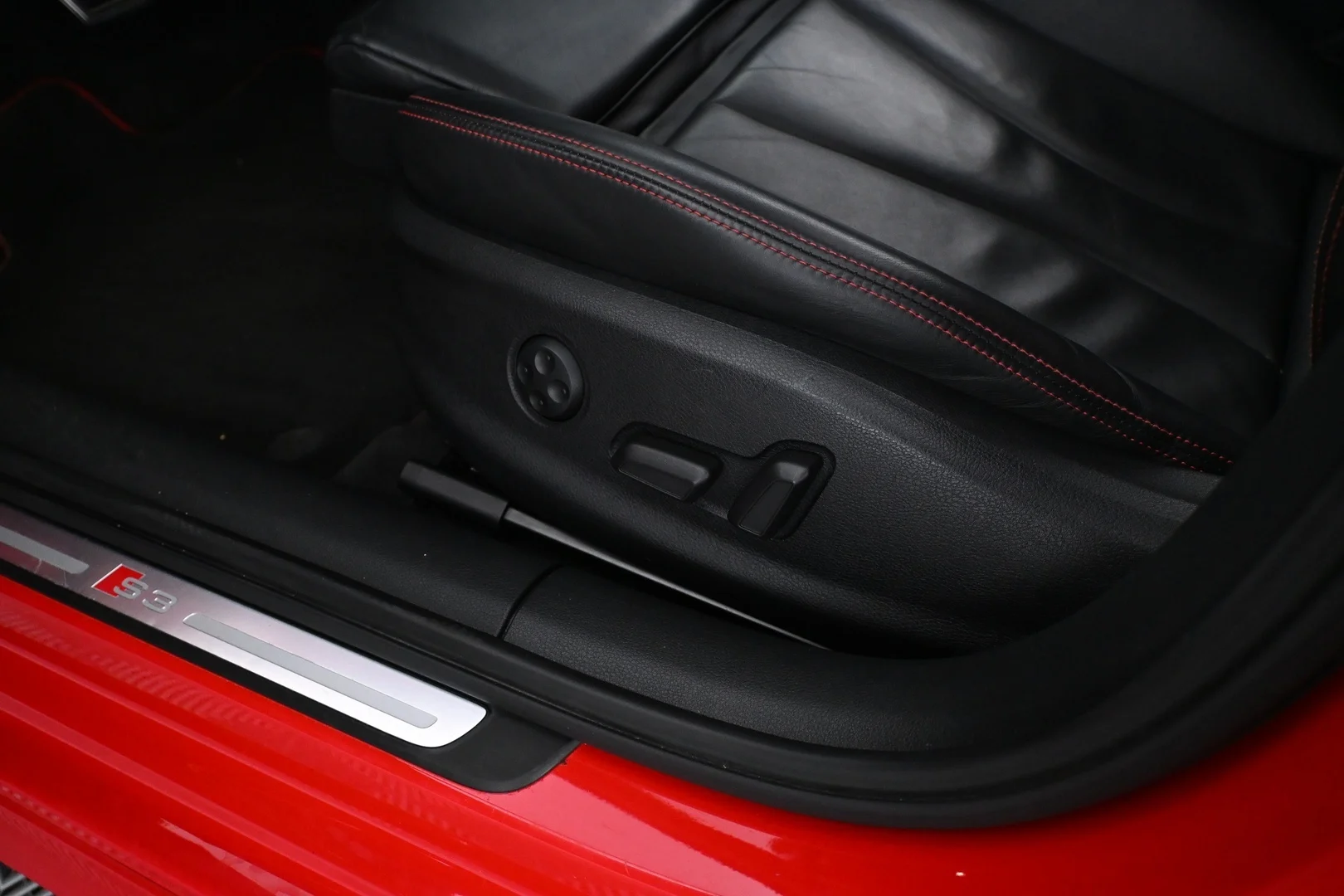 Car Image - 7uNI1i5SZ3SiNk5jHLamuD