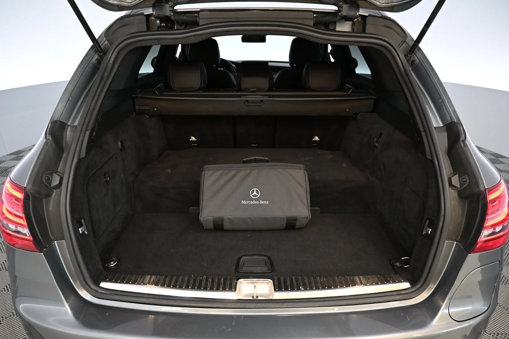 Car Image - 3DaVHPMoBYuKLsY75iiDi1
