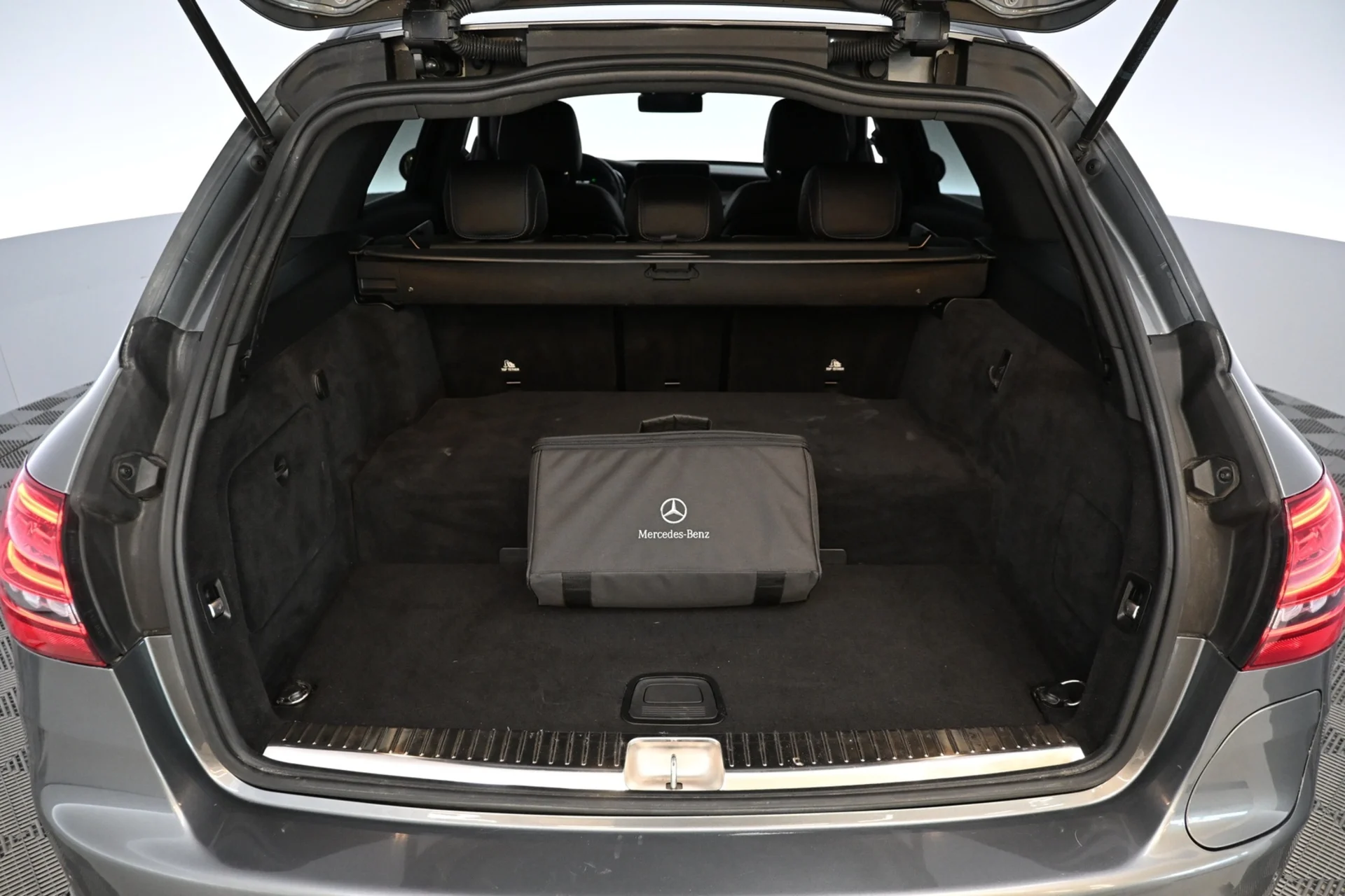 Car Image - 3DaVHPMoBYuKLsY75iiDi1