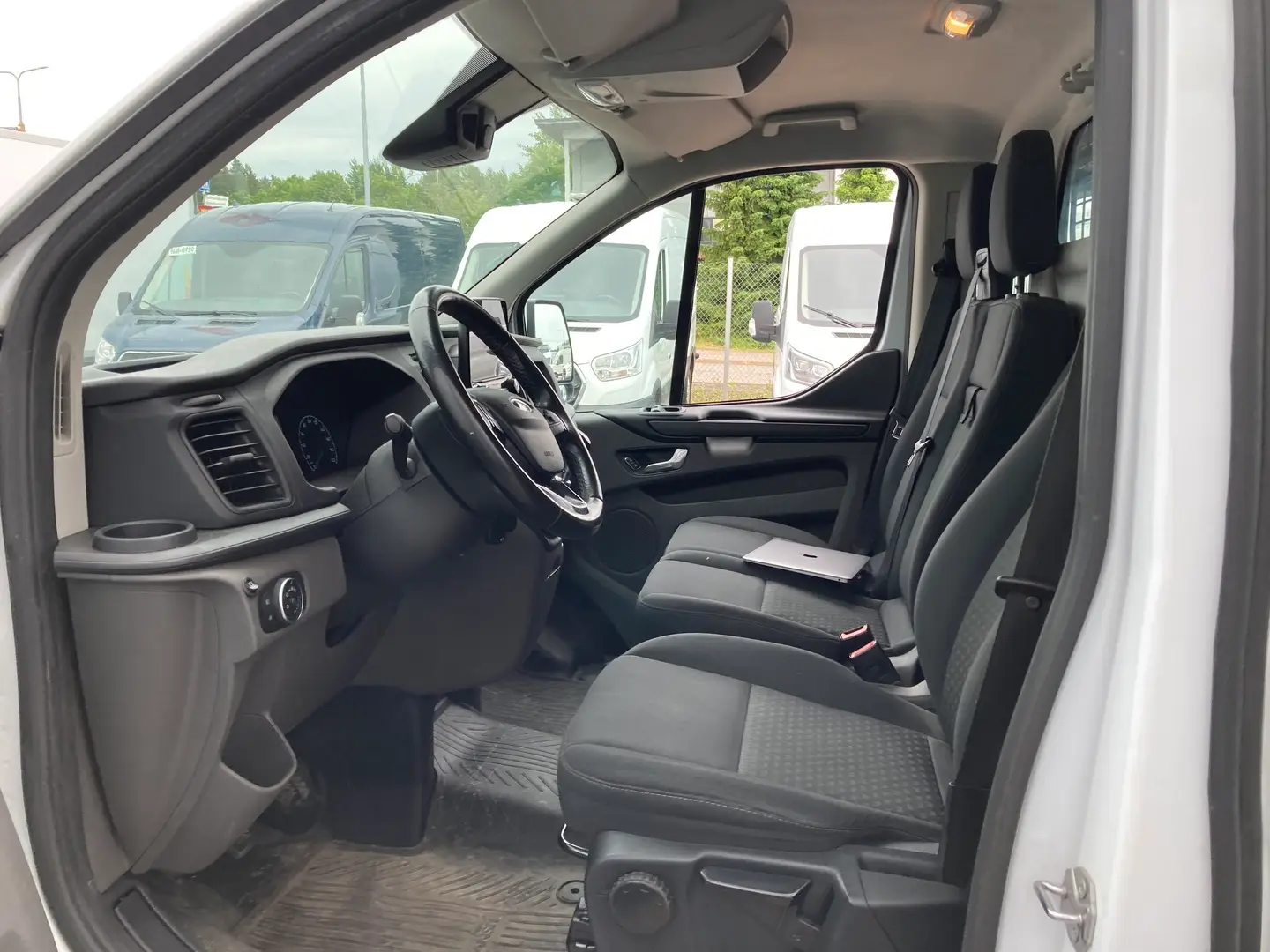 Car Image - kef4Lc9YhY2EetXVHjsLK