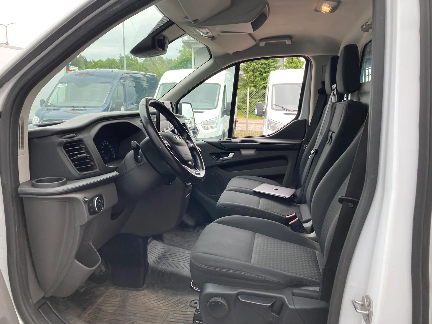 Car Image - kef4Lc9YhY2EetXVHjsLK