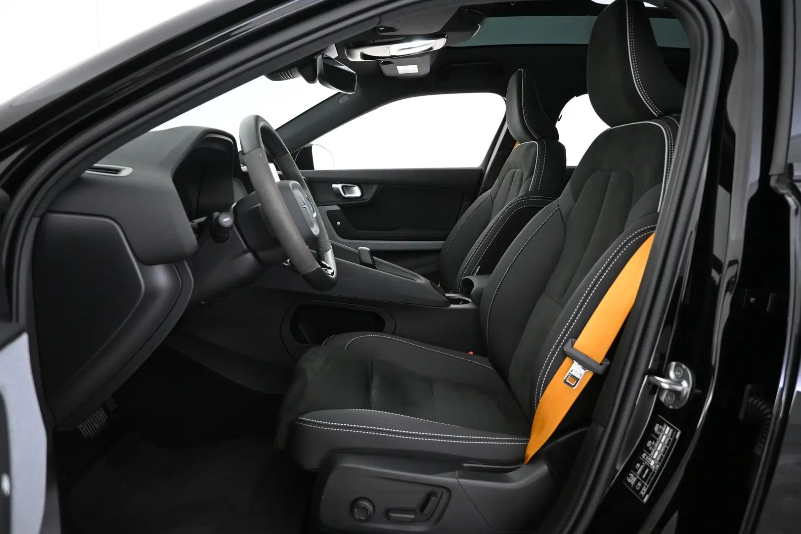Car Image - JQG8Y4h8RvSYW9tK4zwyN