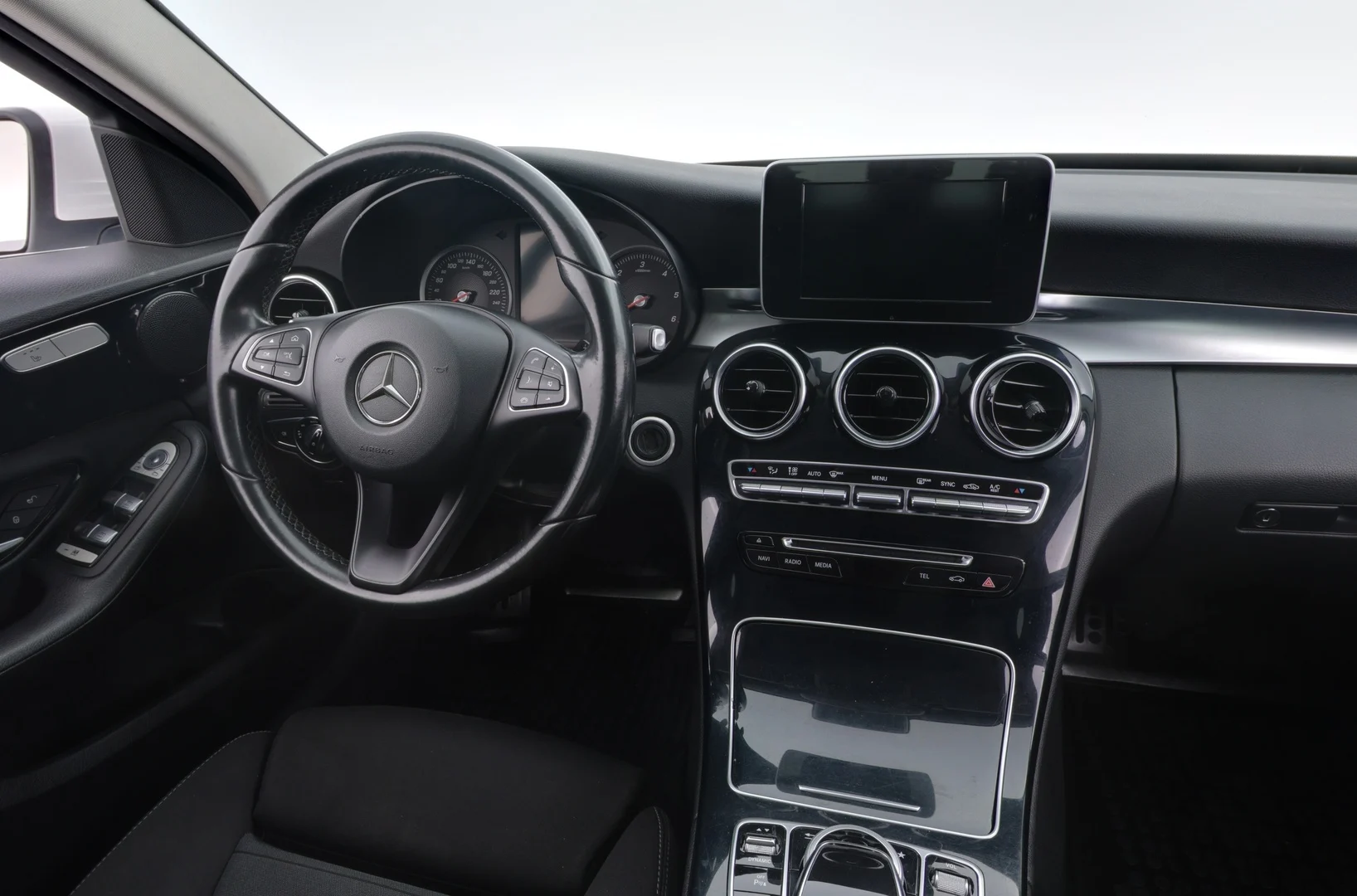 Car Image - 618XF3z8uGljtJzL2kNArI