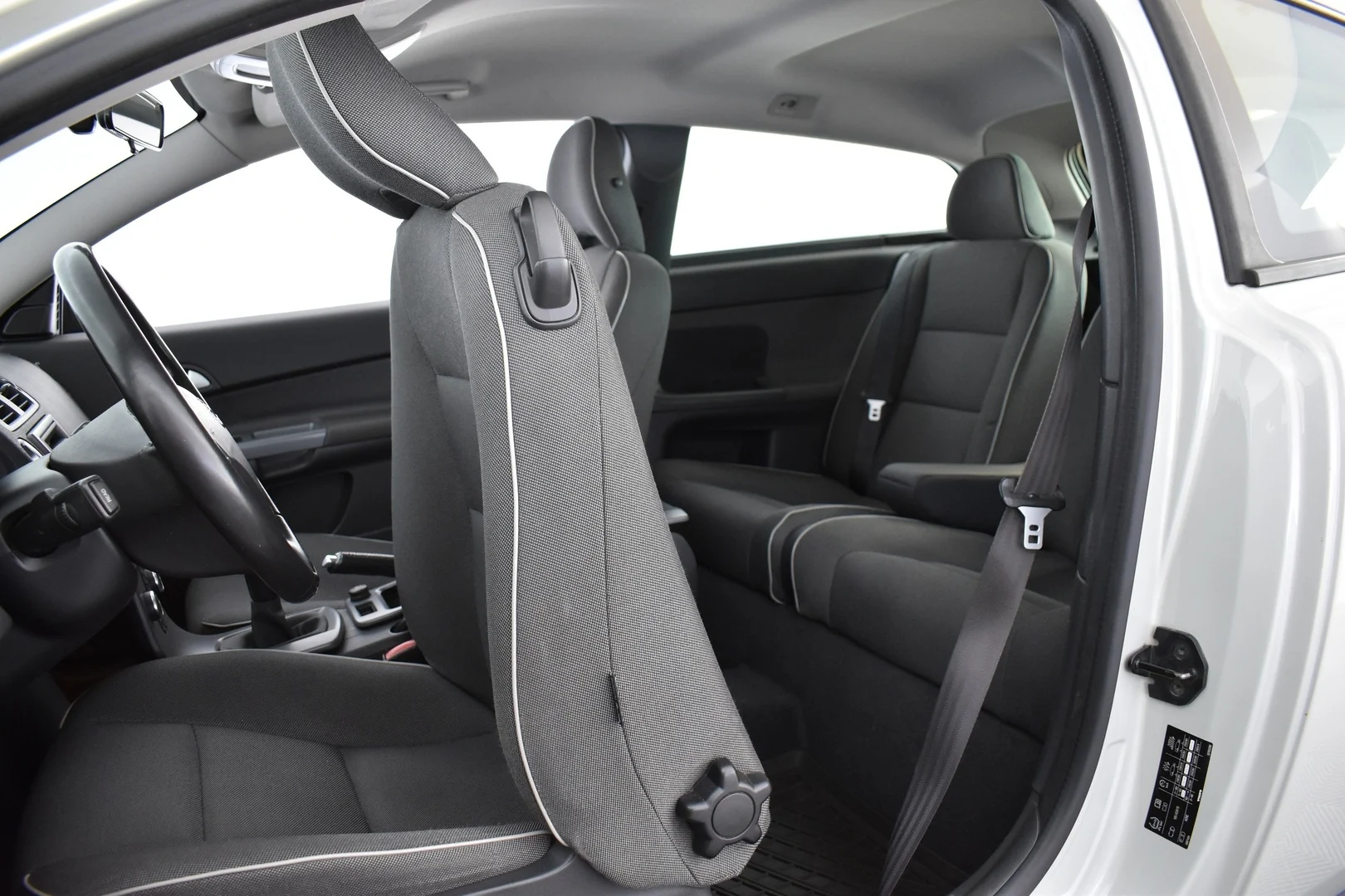 Car Image - cjaL5d8EdaRo0SfDm6rrr