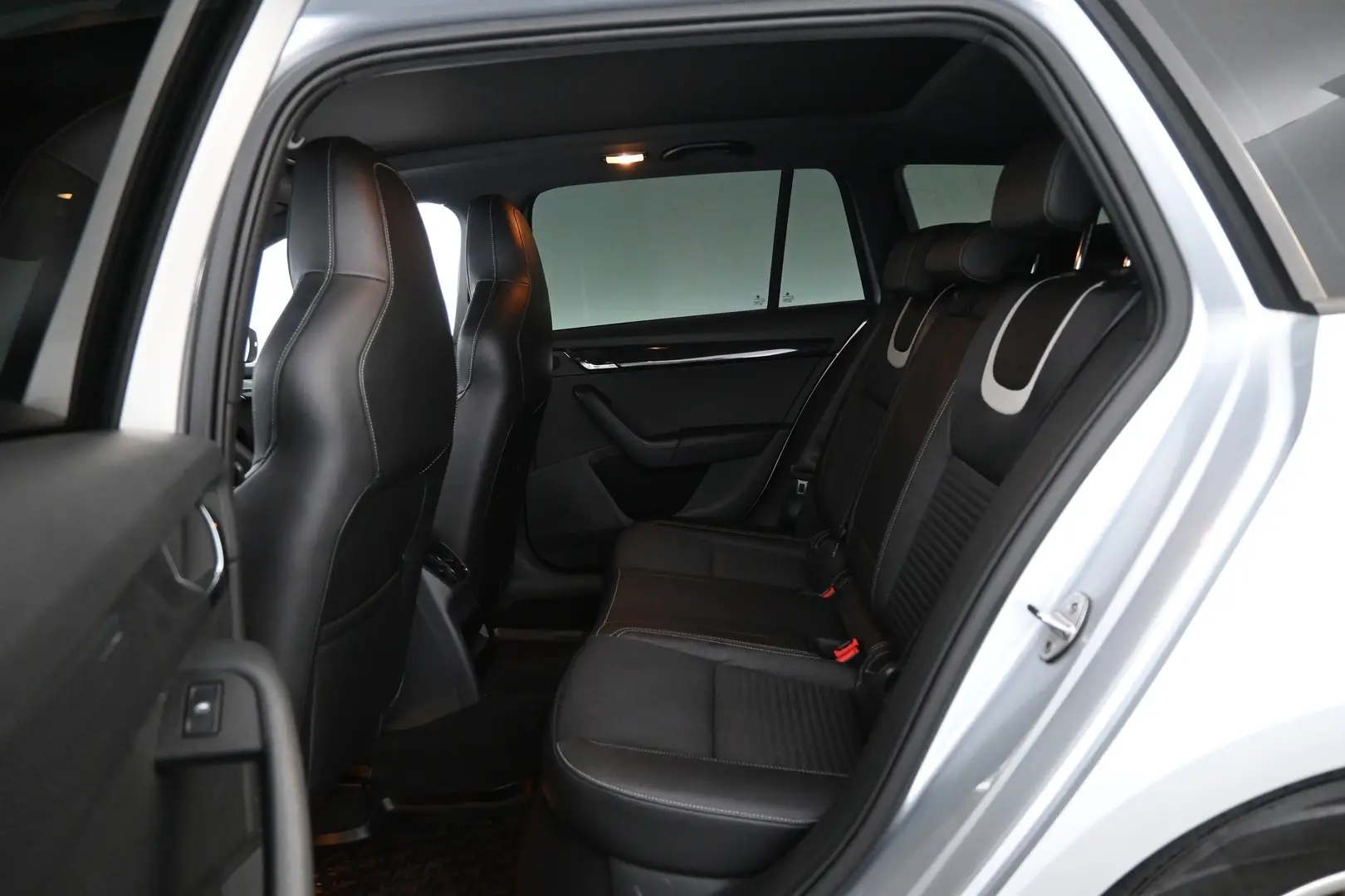 Car Image - 1iMGiOi64IOoItFpOdFaXy