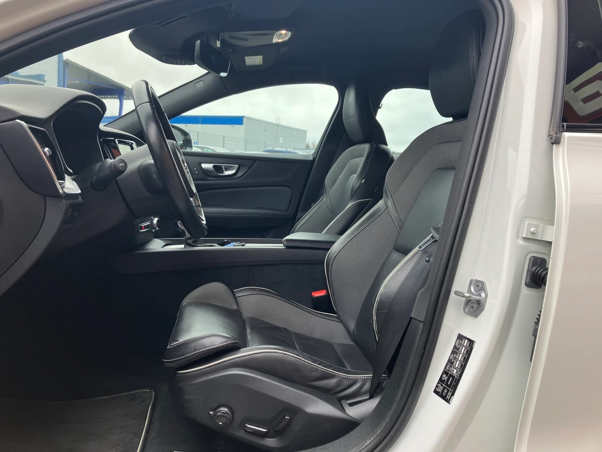 Car Image - 6xIPTYXHZ1Z8YnJWnTUubE