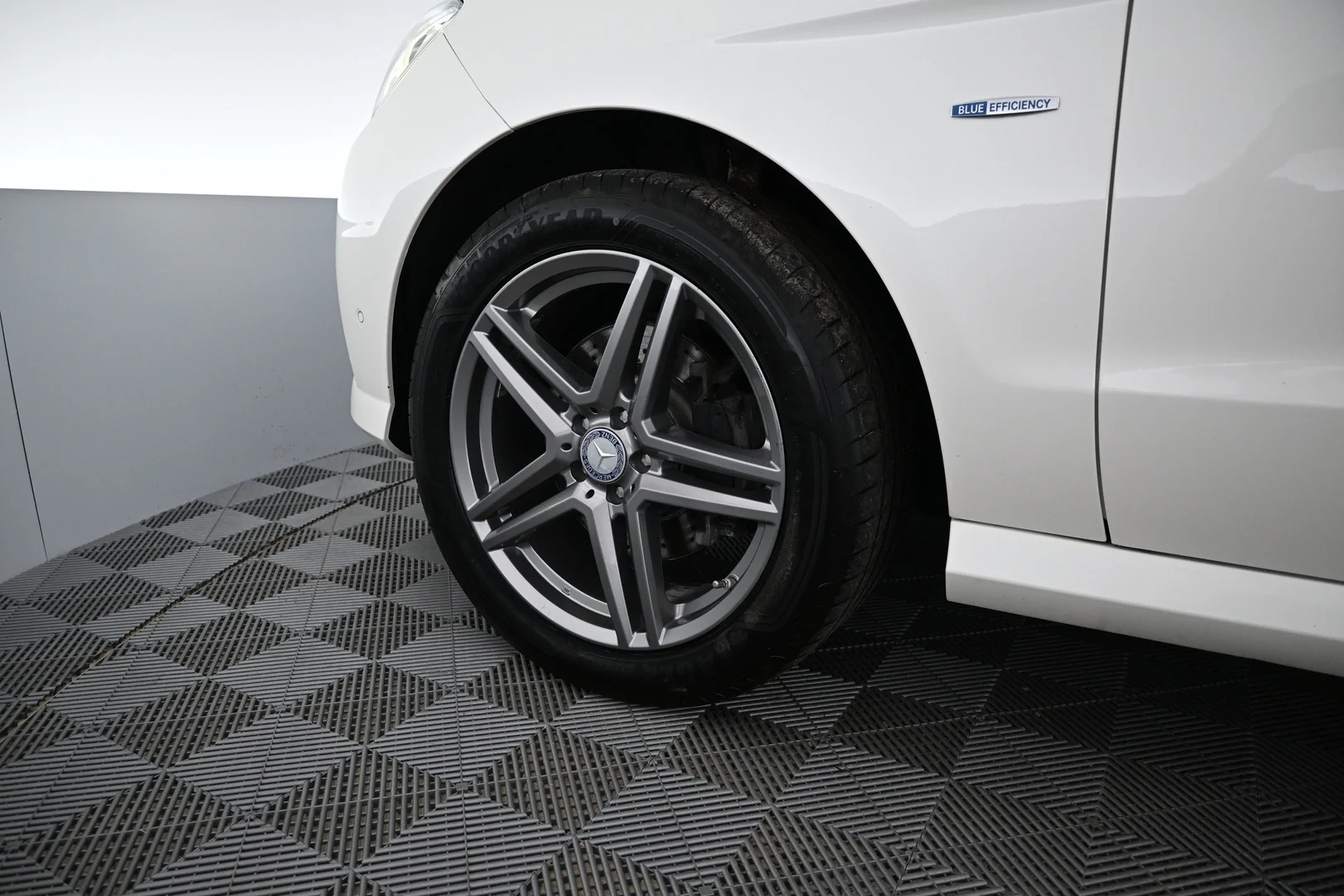 Car Image - 2H32mxr6qkgfHvuxbibUSz