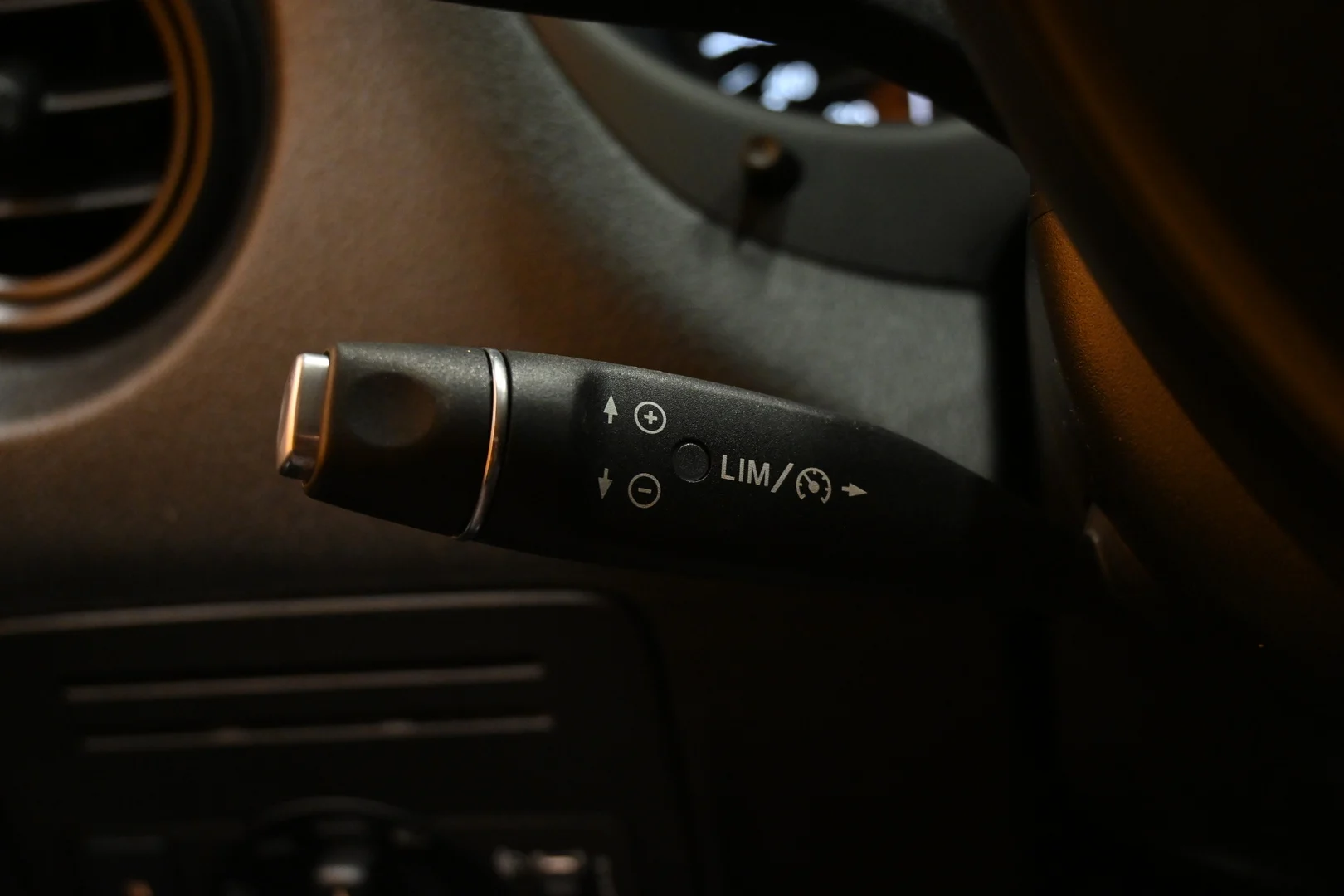 Car Image - 7370KortpUXptV6TLDf341