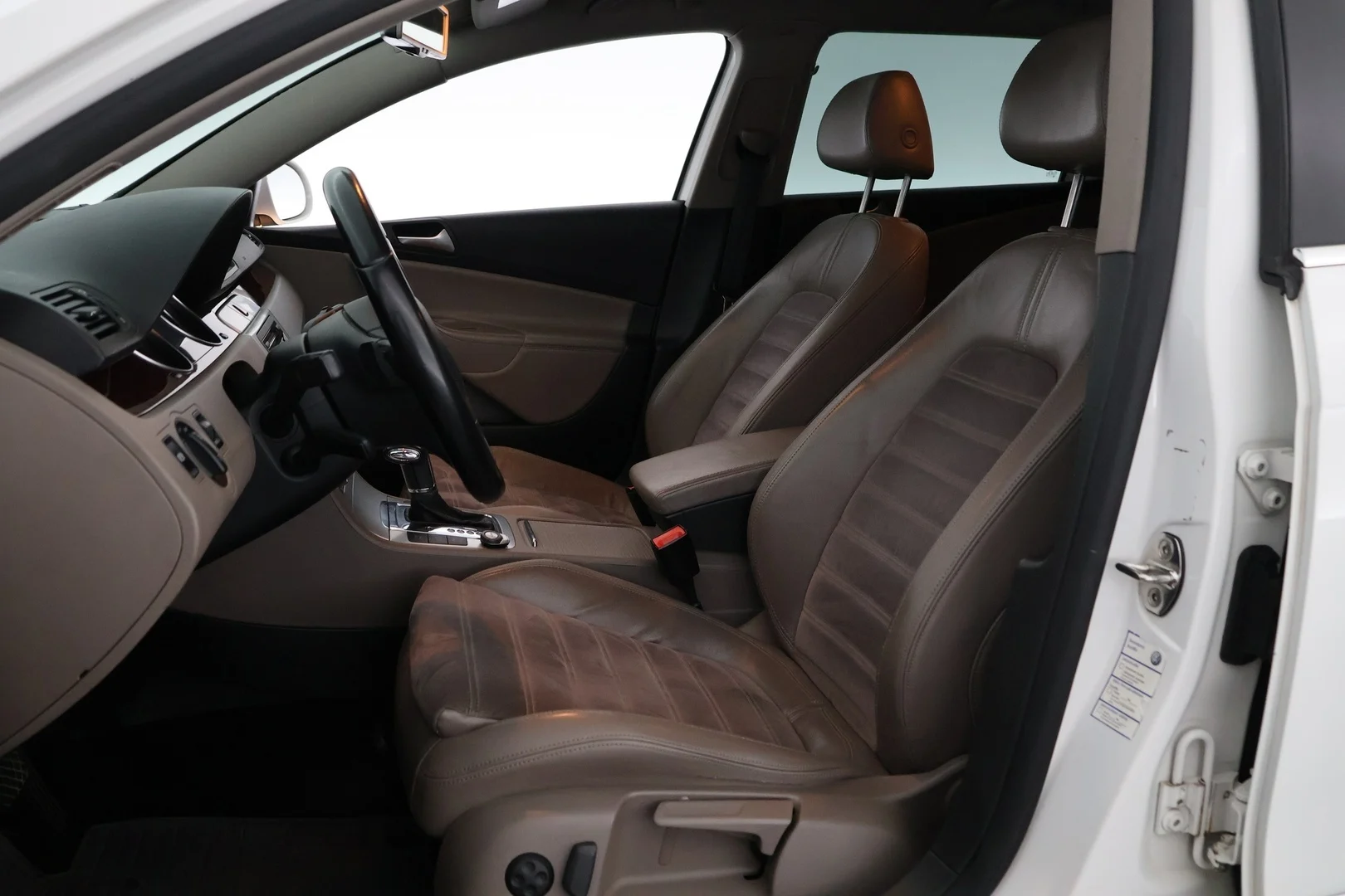 Car Image - 2tuYGKsfCUTHF1U8KtyR9x