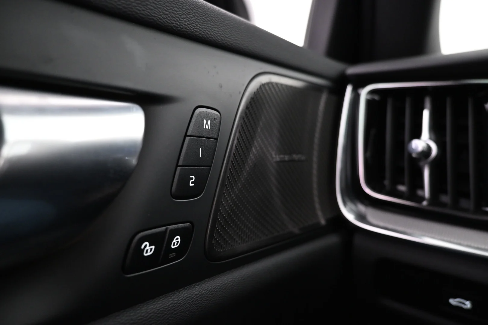 Car Image - 2LoMdVHxteC8Ed3eIhuvxC