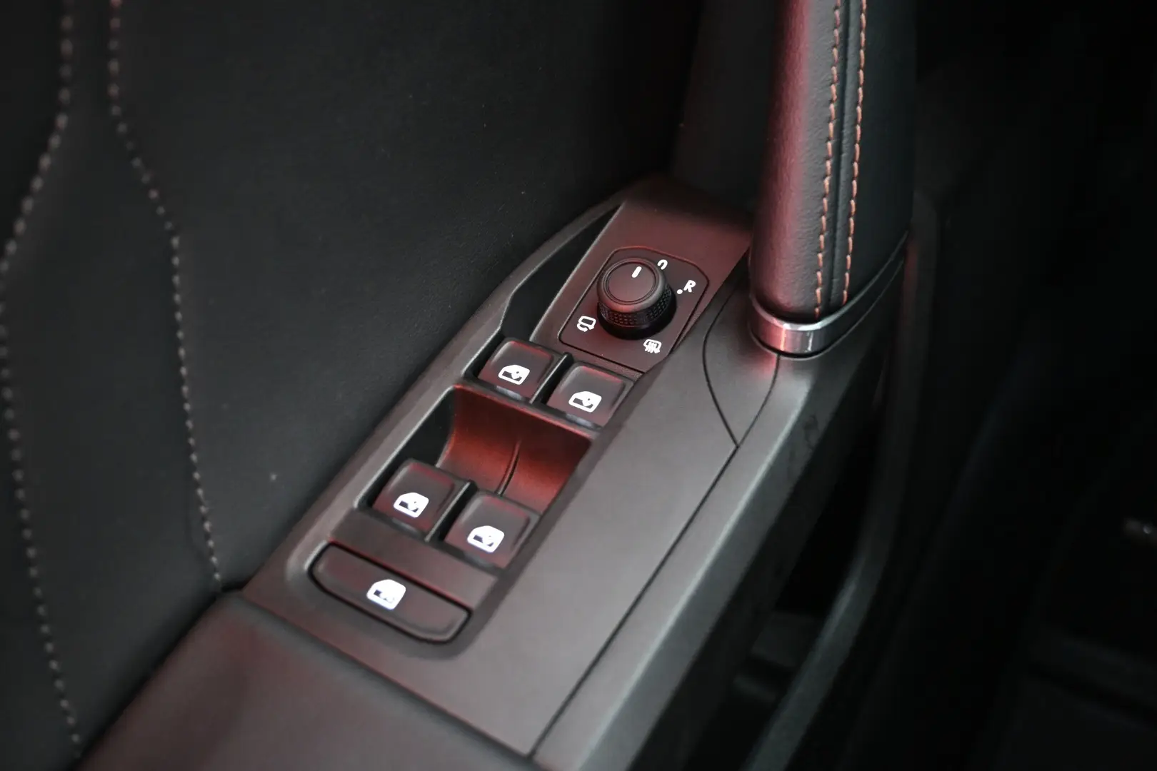 Car Image - 4IFbZpH6RrOGnpp3tvwHiO