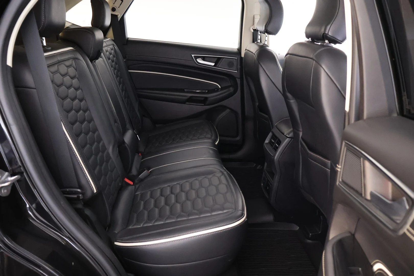 Car Image - 6BanZow4HyBW4yONkn7EnU
