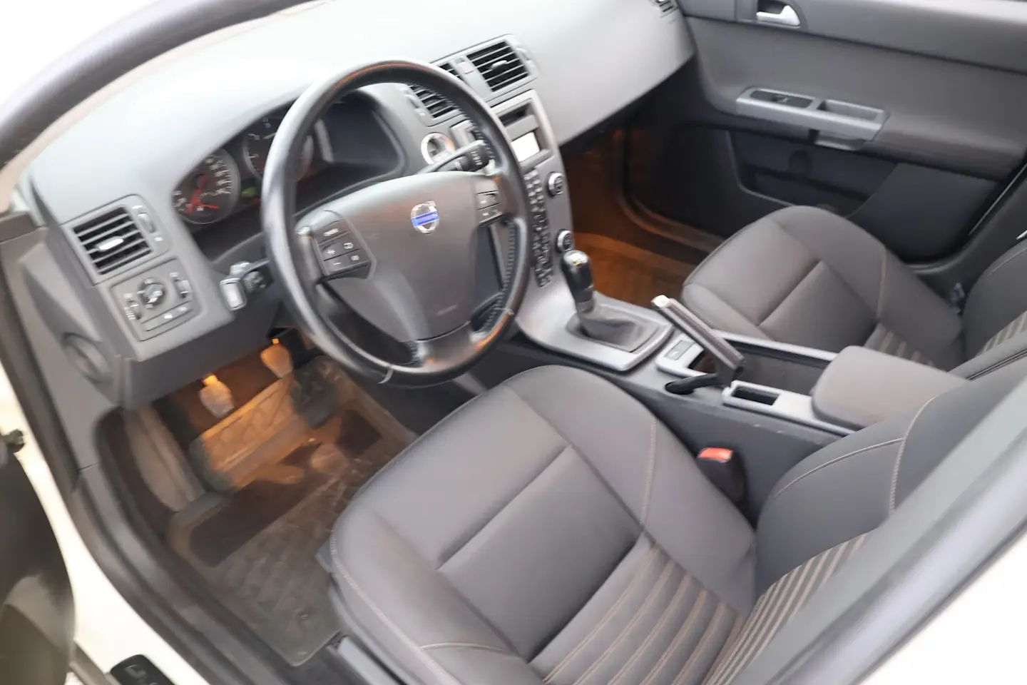 Car Image - 1vNmM4HdGLxh5pw69dmFtN