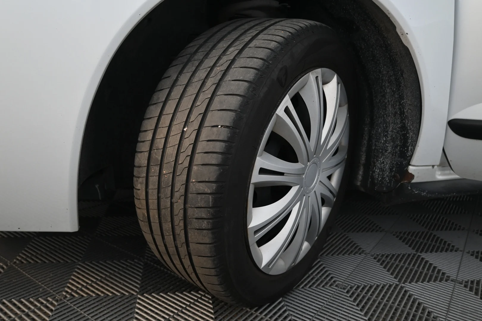 Car Image - 5JTgL0oRCqyDXMzyRBY6b6