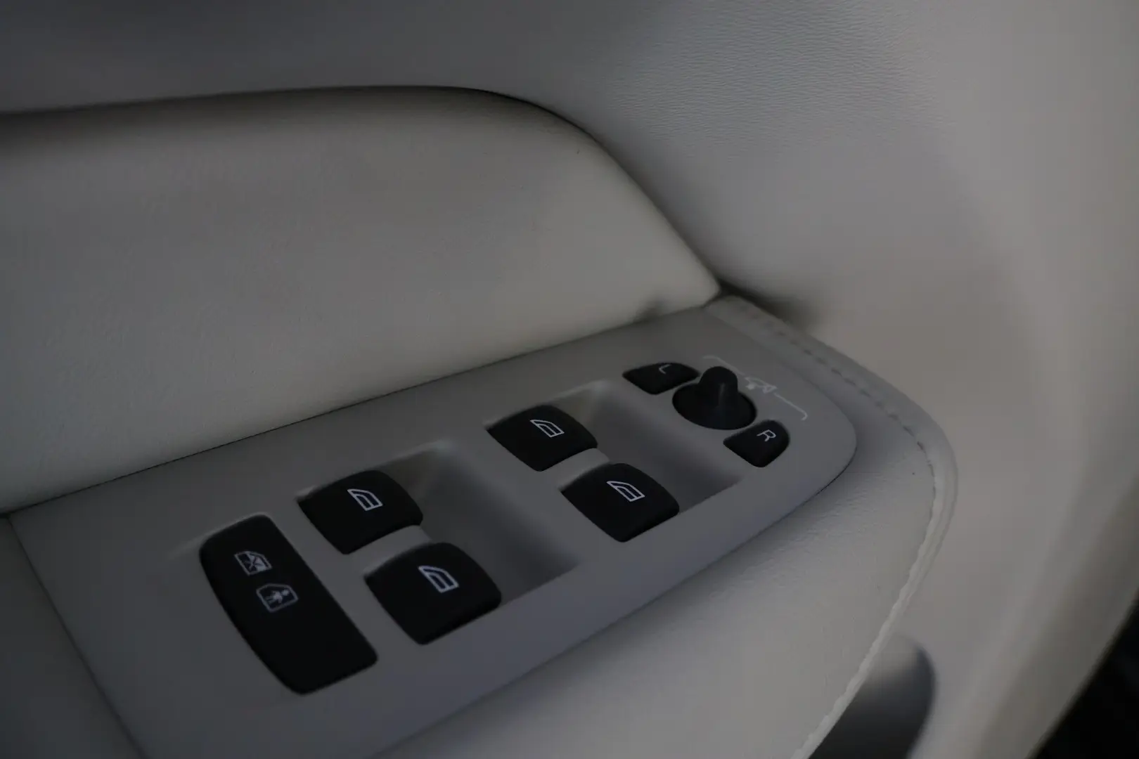 Car Image - 3SVZ6OBlRoKz1sH6ABTnJS