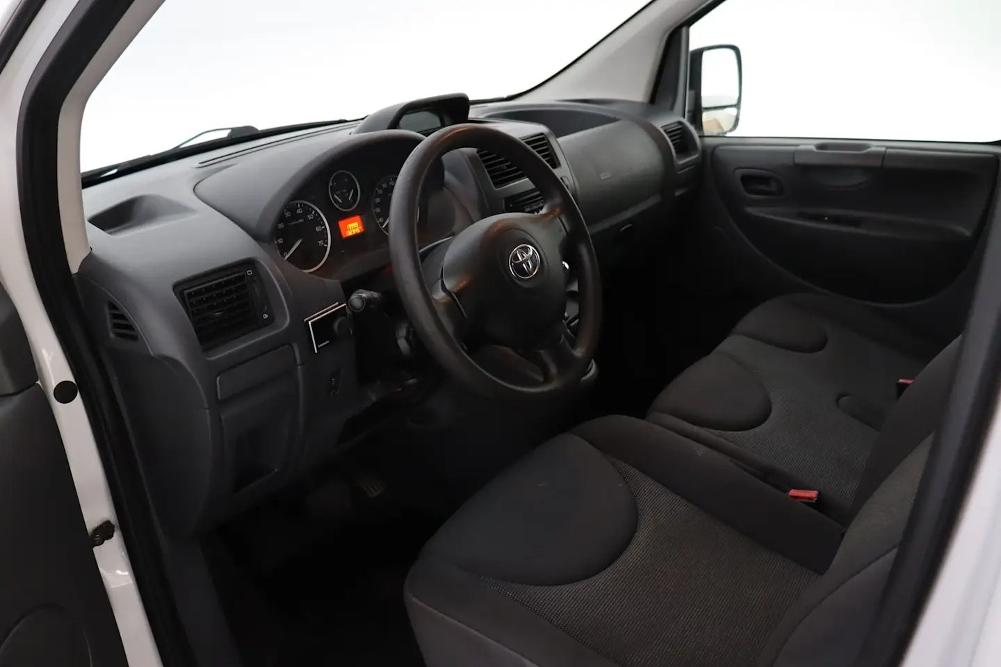 Car Image - 5JO2wWCfwcJy3YYiqX74Nl