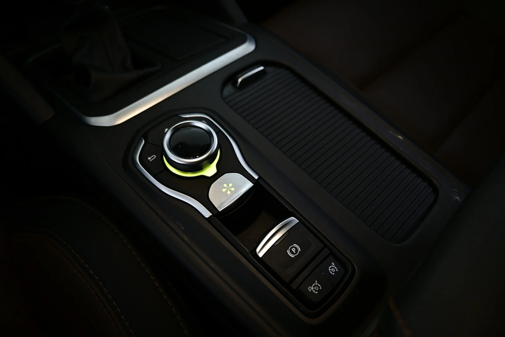 Car Image - 7kiOyChYXi6fucO8F9RUNH