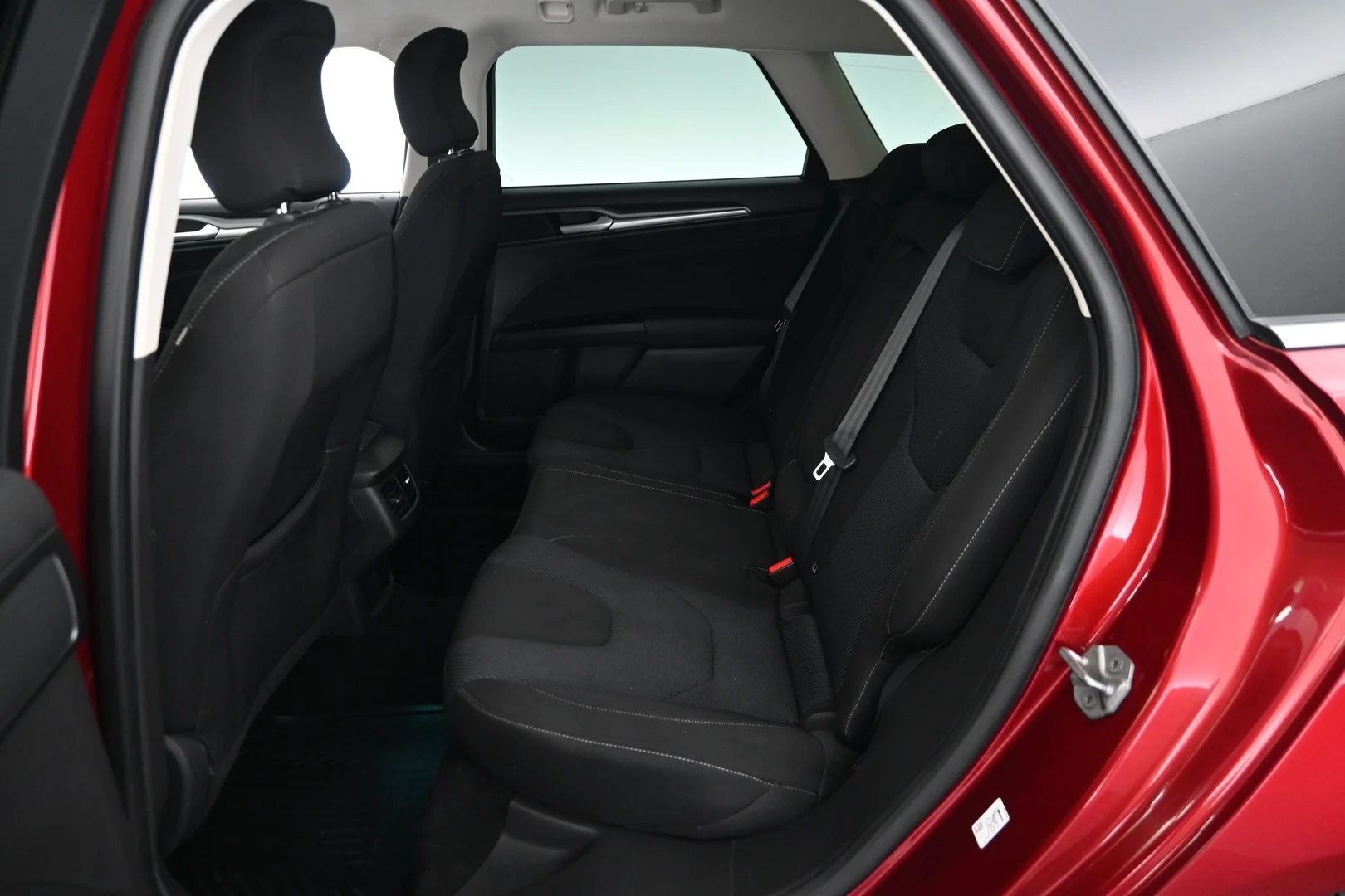 Car Image - 61JXP0tbHtWT9RUb8y07jJ