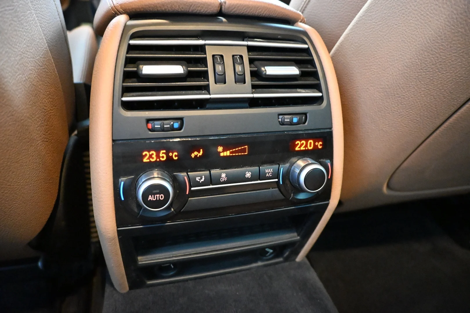 Car Image - 2jHSQzV2yCcJE3vsfXamPf