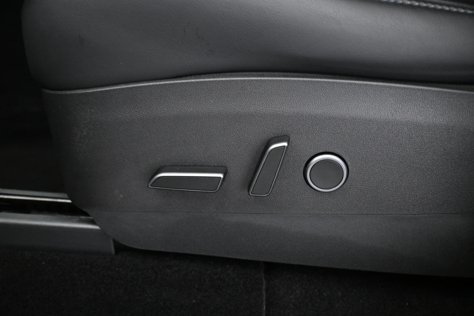 Car Image - 46wBA2KVgO2O7WS9L9qZfk