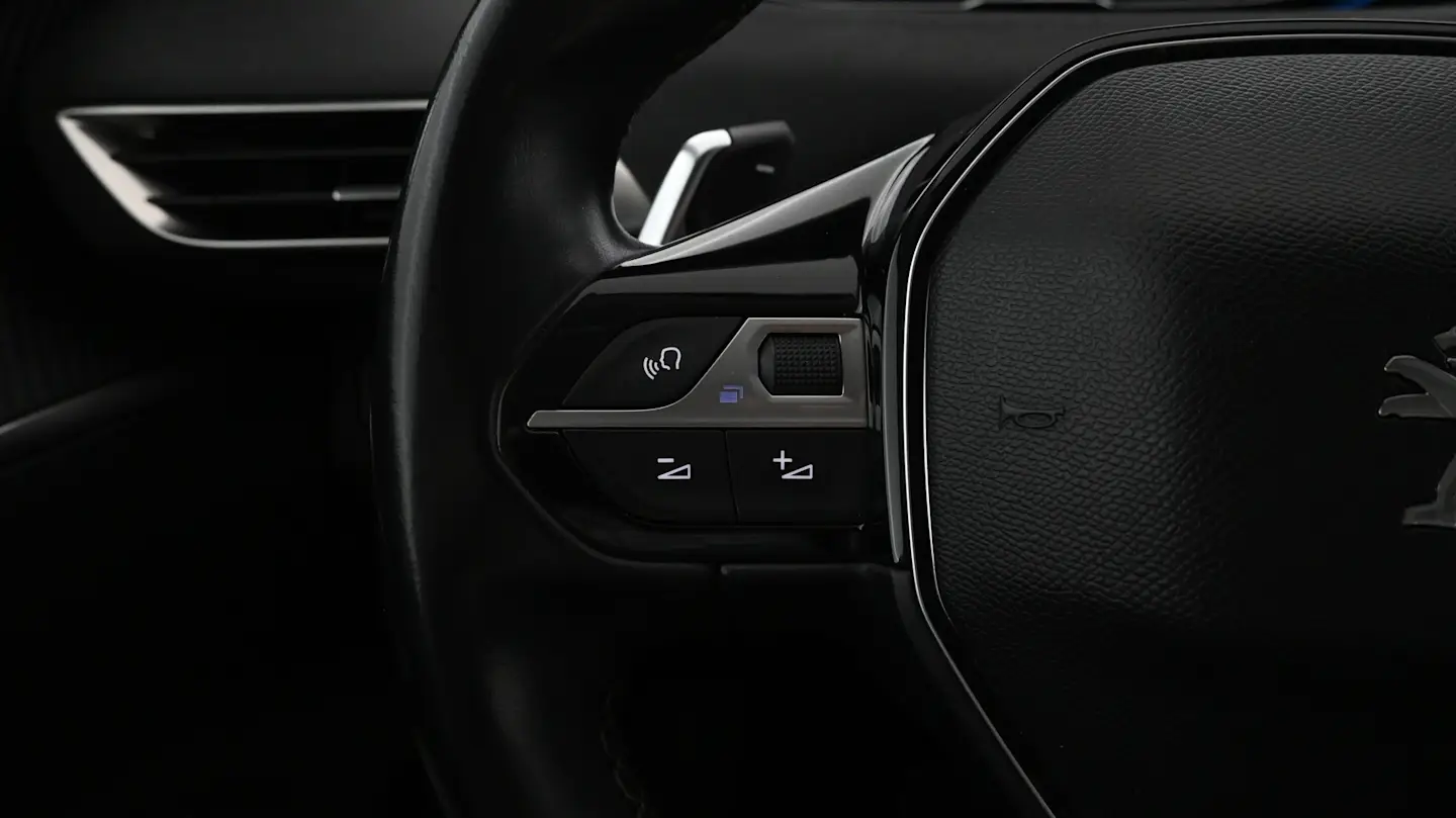 Car Image - 4ZQe2mzEq3YhB10Mxc7mvJ