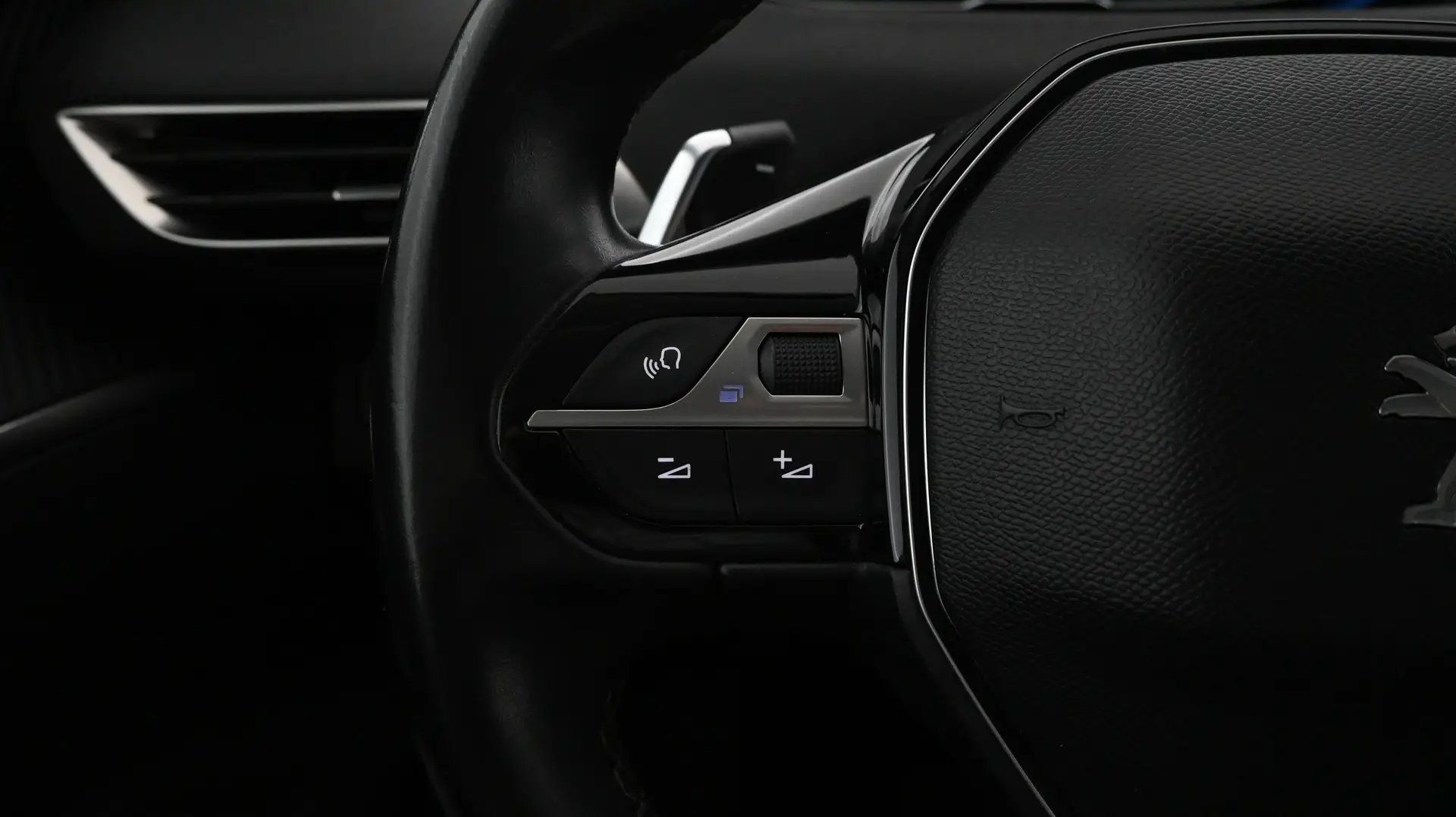 Car Image - 4ZQe2mzEq3YhB10Mxc7mvJ