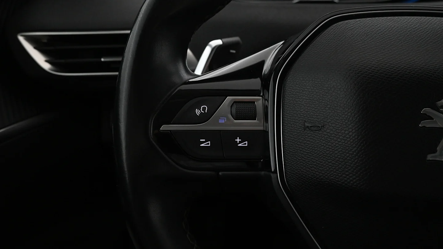 Car Image - 4ZQe2mzEq3YhB10Mxc7mvJ