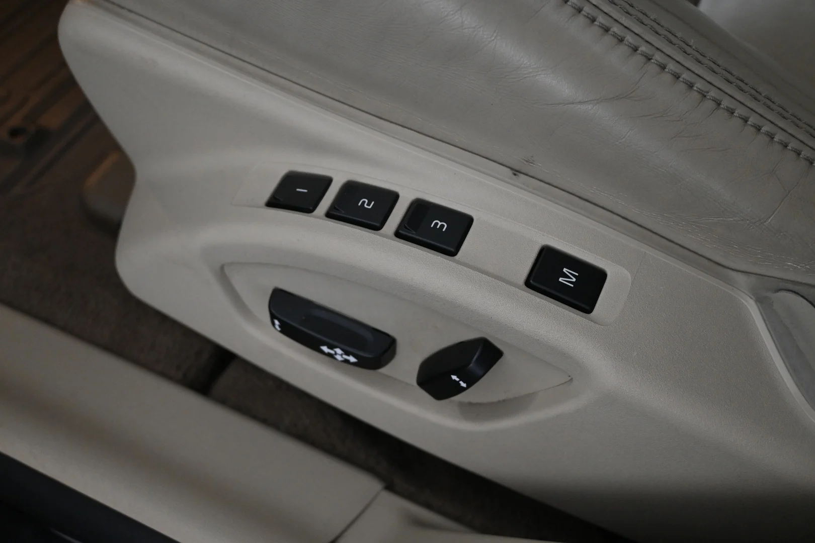 Car Image - 1x1KCF06loQ2KdYsgOWzNn