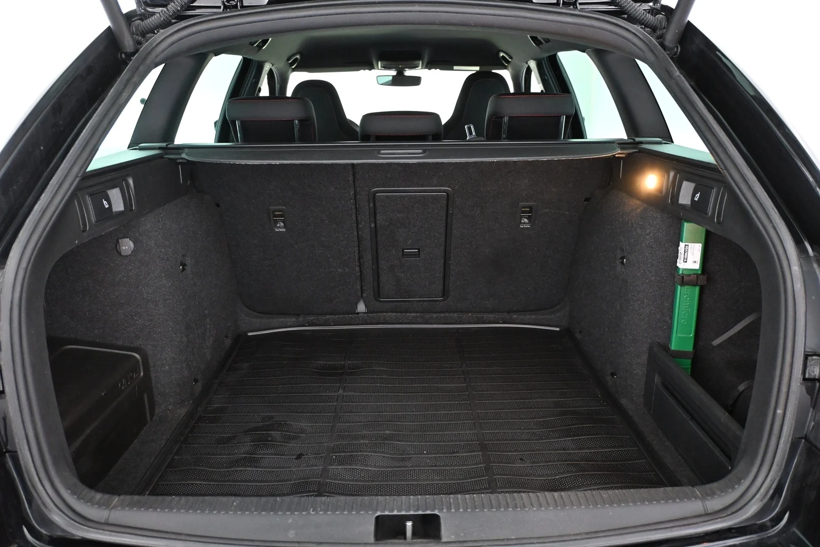 Car Image - 321BbH0vYxqlgLrzDtIOQz