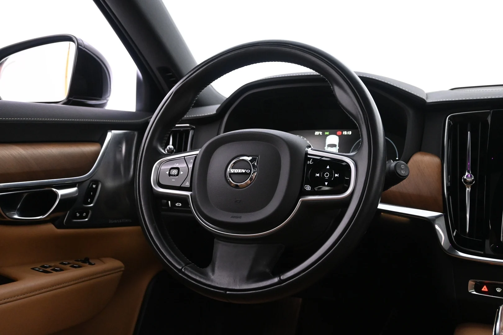 Car Image - 4vGFcujdTFeTG5EgxaAuDM