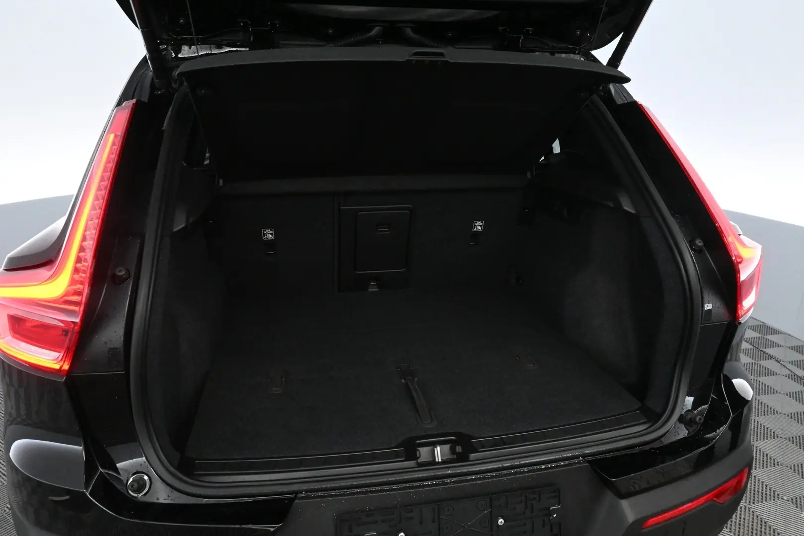 Car Image - 21mVevpF2ycLdU1Axkq1Yf