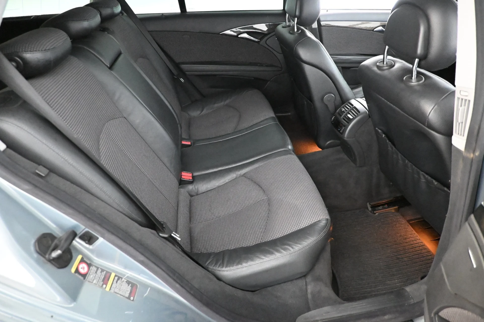 Car Image - 3xfbozqnKlU0rprmJzFORn