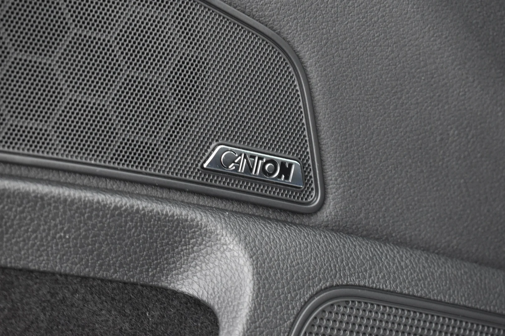 Car Image - 7bHota7z4XTzDlTAPaevRL