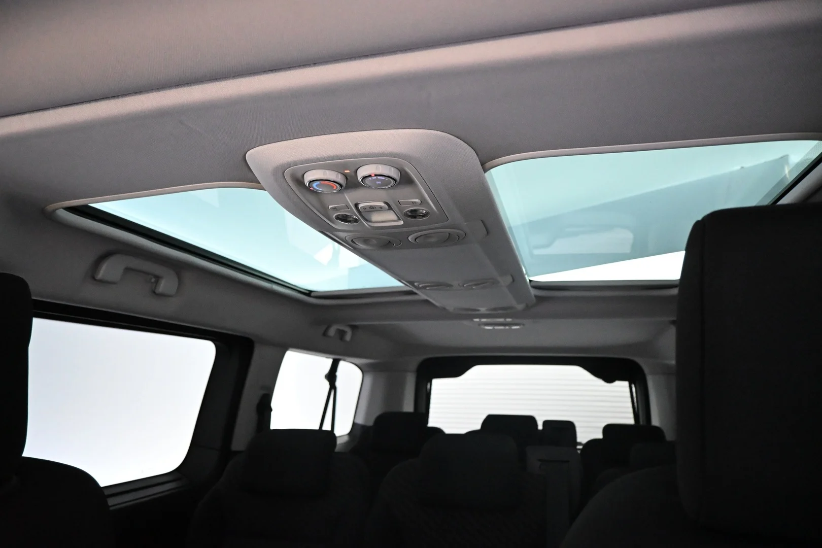 Car Image - 3iaCqEc7MrxJRVo2mOpnrD