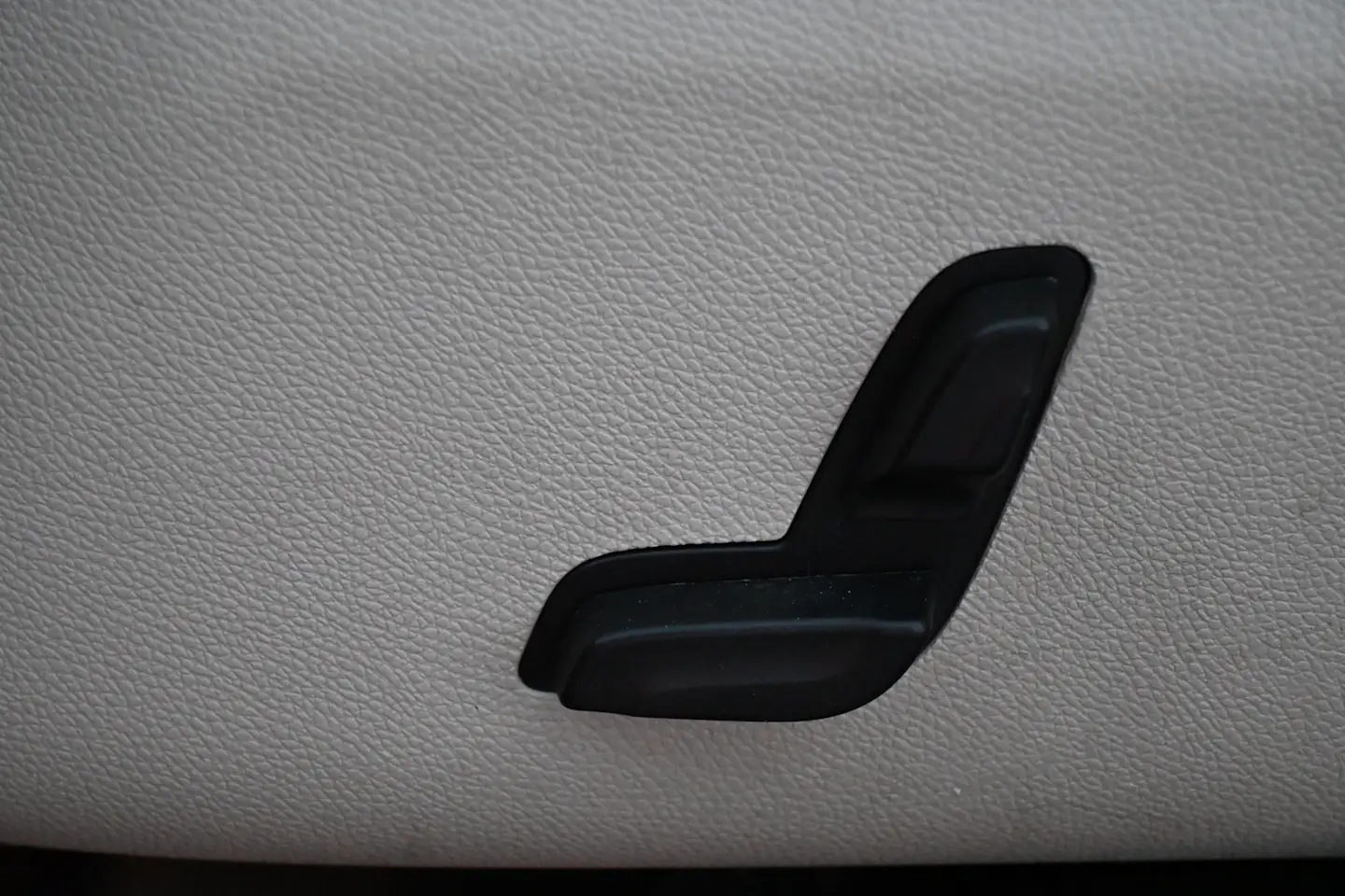 Car Image - 6cfw8EiMiB0PgHtXZiaPQM