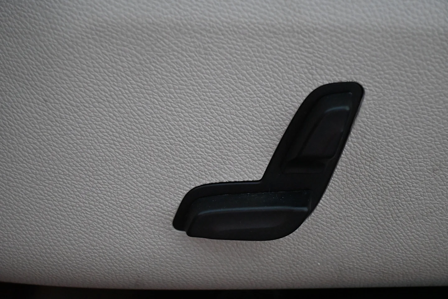 Car Image - 6cfw8EiMiB0PgHtXZiaPQM