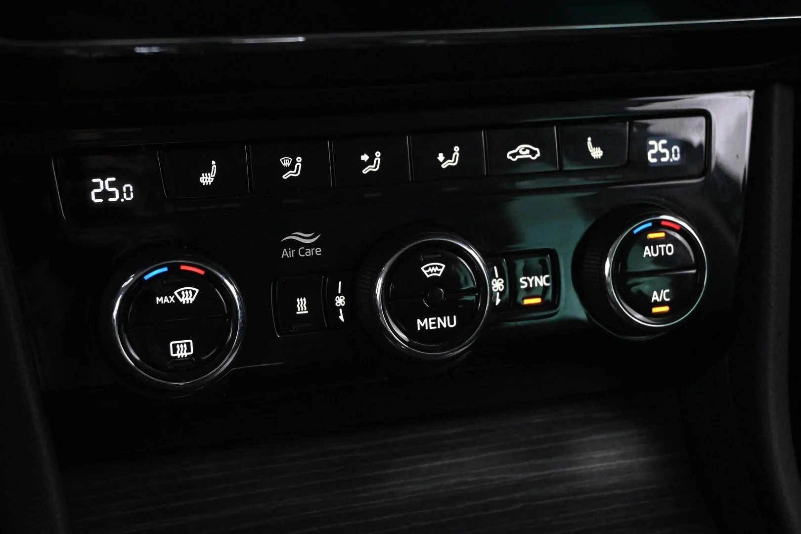 Car Image - VleohPMfyjKwJ2wKS0iys