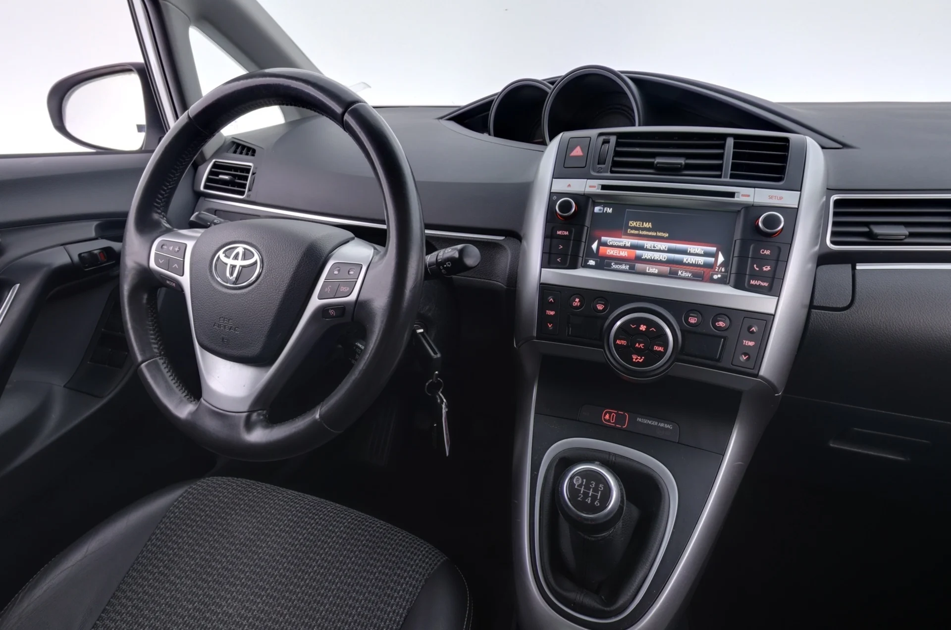 Car Image - 4xOVtSgMLuxktAIE0o2Vfn