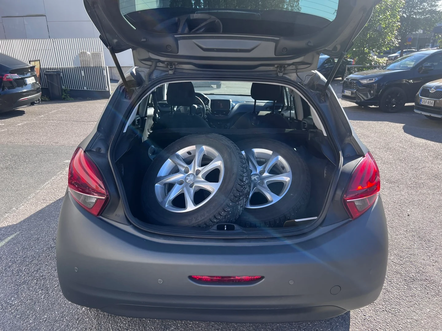 Car Image - 2eVS3098MfzyrZa5kTaJbB