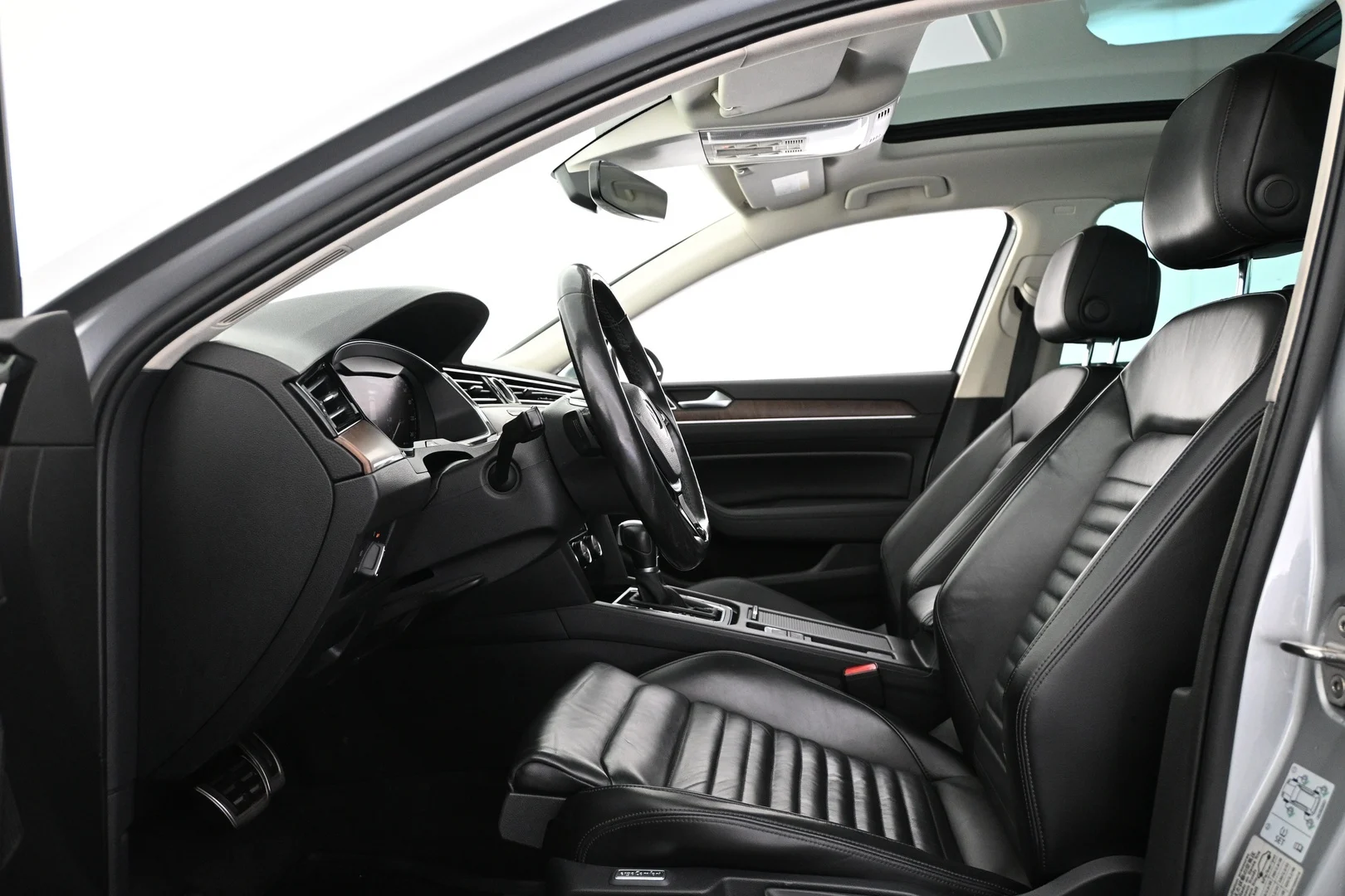 Car Image - 5NxMVwVyYpSEo1rQFb7P6b